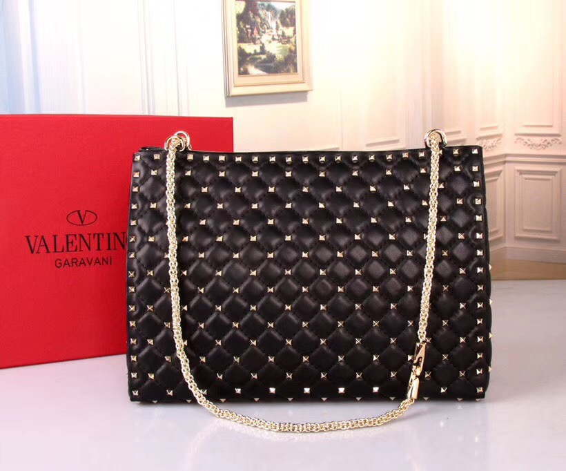 발렌티노 스파이크 쇼퍼백 GARAVANI ROCKSTUD SPIKE SHOPPING BAG V520010