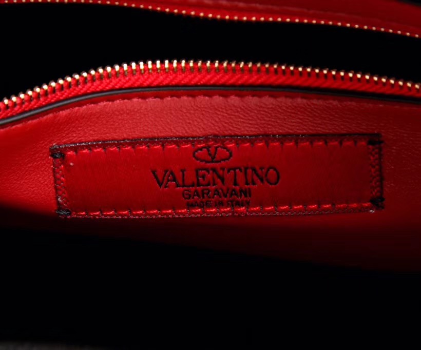 발렌티노 스파이크 쇼퍼백 GARAVANI ROCKSTUD SPIKE SHOPPING BAG V520010