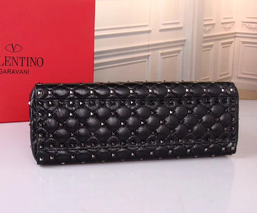 발렌티노 스파이크 쇼퍼백 GARAVANI ROCKSTUD SPIKE SHOPPING BAG V520010