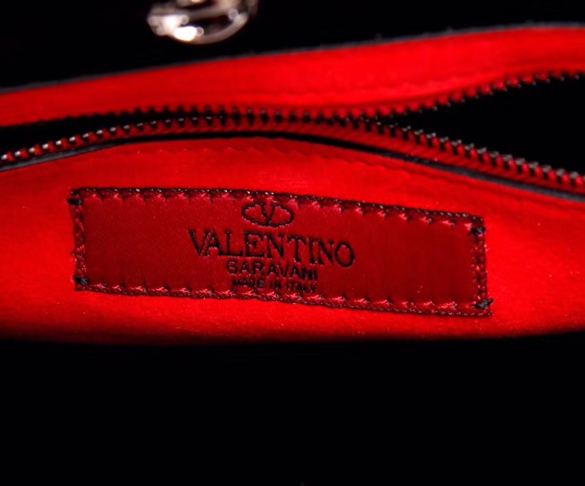 발렌티노 스파이크 쇼퍼백 GARAVANI ROCKSTUD SPIKE SHOPPING BAG V520010