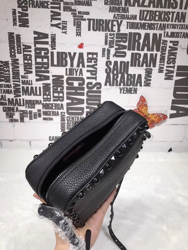 발렌티노 락스터드 크로스백 20CM V50165