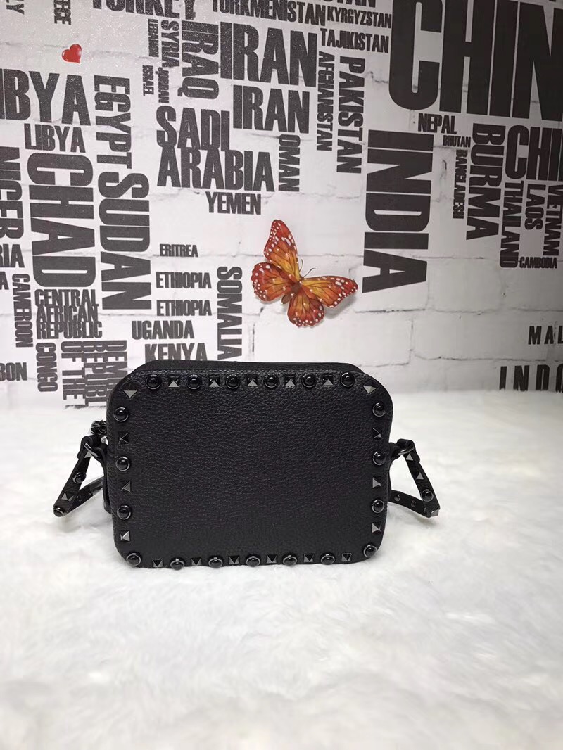 발렌티노 락스터드 크로스백 20CM V50165