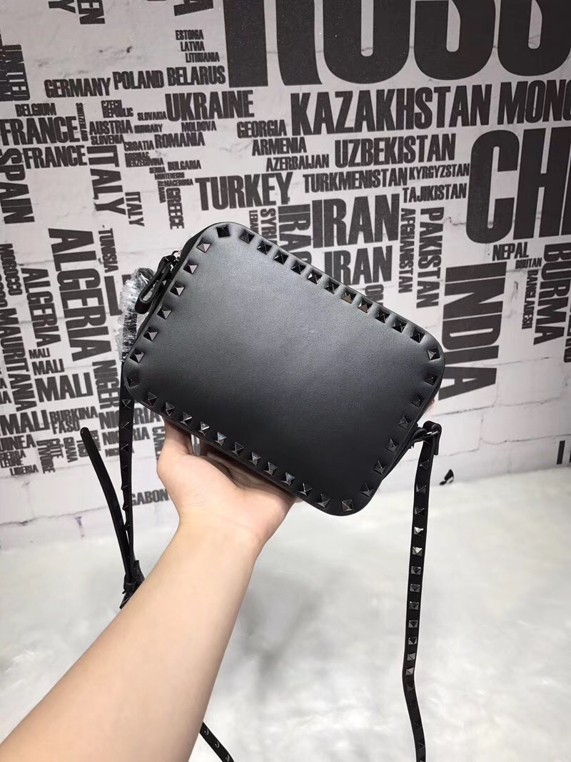 발렌티노 락스터드 크로스백 20CM V50164