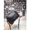 발렌티노 락스터드 크로스백 20CM V50162