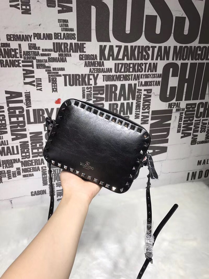 발렌티노 락스터드 크로스백 20CM V50161