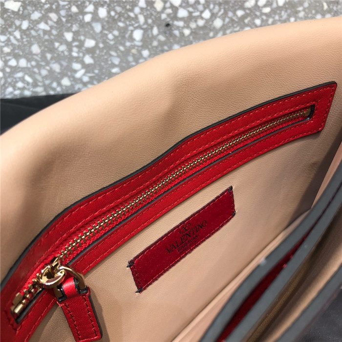 발렌티노 락스터드 스트랩 플랩 클러치백 B0399-1