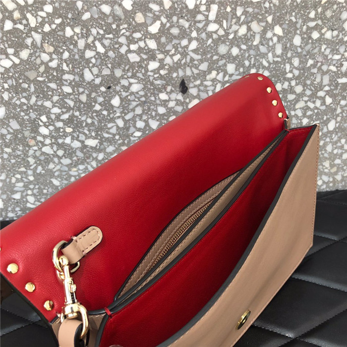 발렌티노 락스터드 스트랩 플랩 클러치백 B0399-2