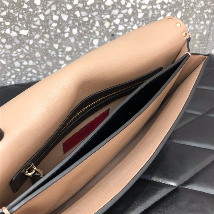 발렌티노 락스터드 스트랩 플랩 클러치백 B0399-3