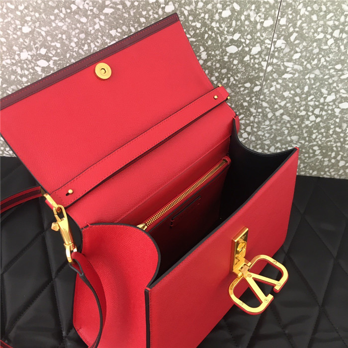 발렌티노 가라바니  브이링  미디움 토트&숄더백 B0018-4 신상