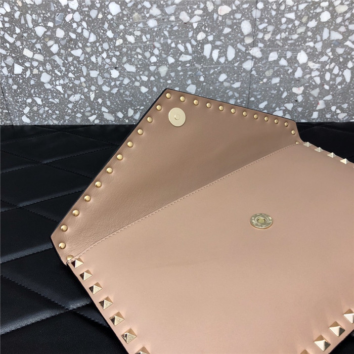 발렌티노 락스터드 엔벨롭 클러치 30CM V632010-2