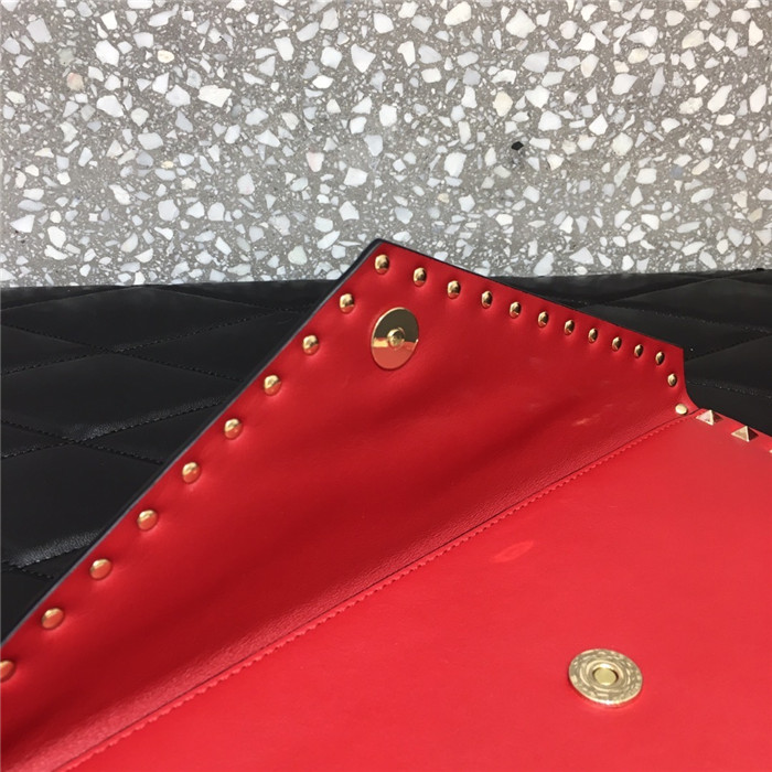 발렌티노 락스터드 엔벨롭 클러치 30CM V632010-3