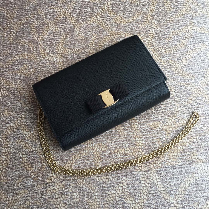 페레가모 체인 숄더백 21CM 22B558-3