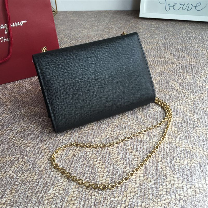 페레가모 미니 체인 숄더백 19CM 22B558-4