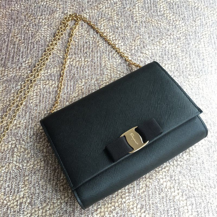 페레가모 미니 체인 숄더백 19CM 22B558-4