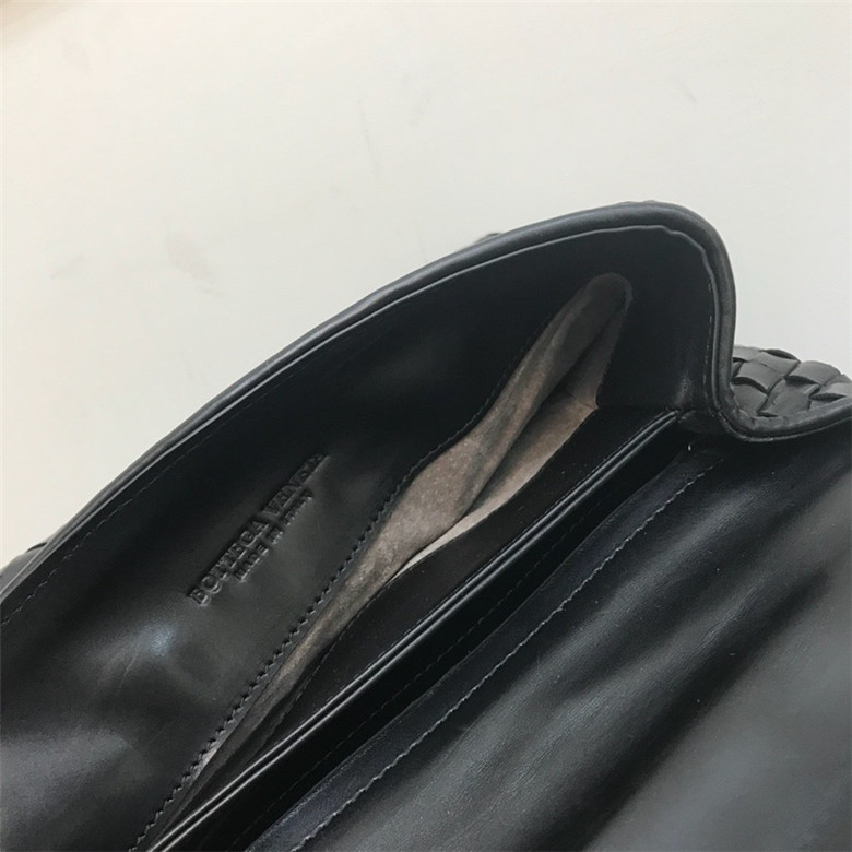 보테가 체인 숄더백 BV7716 신상