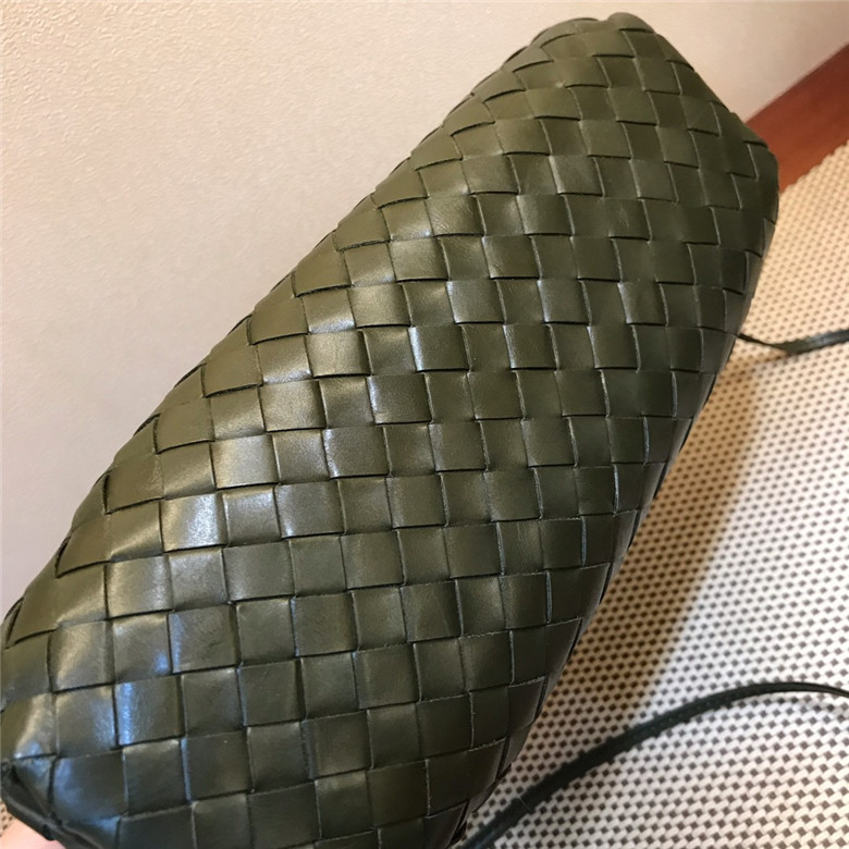 보테가 버터카프 더  파우치백 BV2300 신상