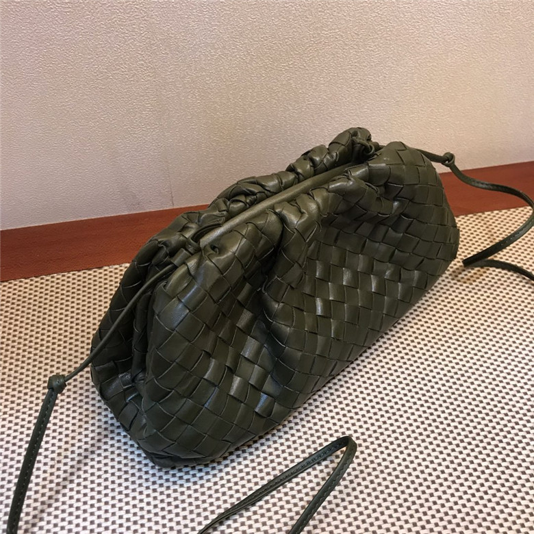 보테가 버터카프 더  파우치백 BV2300 신상