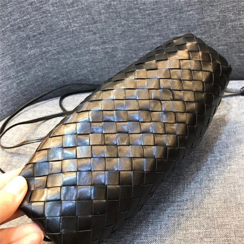 보테가 버터카프 더 파우치백 BV2300-1 신상