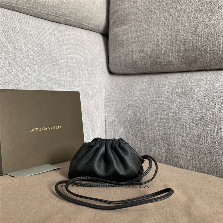 Bottega Veneta 보테가베네타 버터카프 미니 파우치백  585855-1 신상