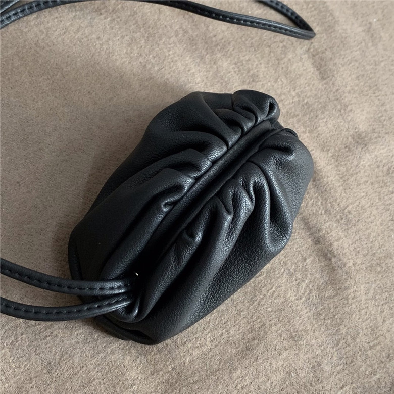 Bottega Veneta 보테가베네타 버터카프 미니 파우치백  585855-1 신상