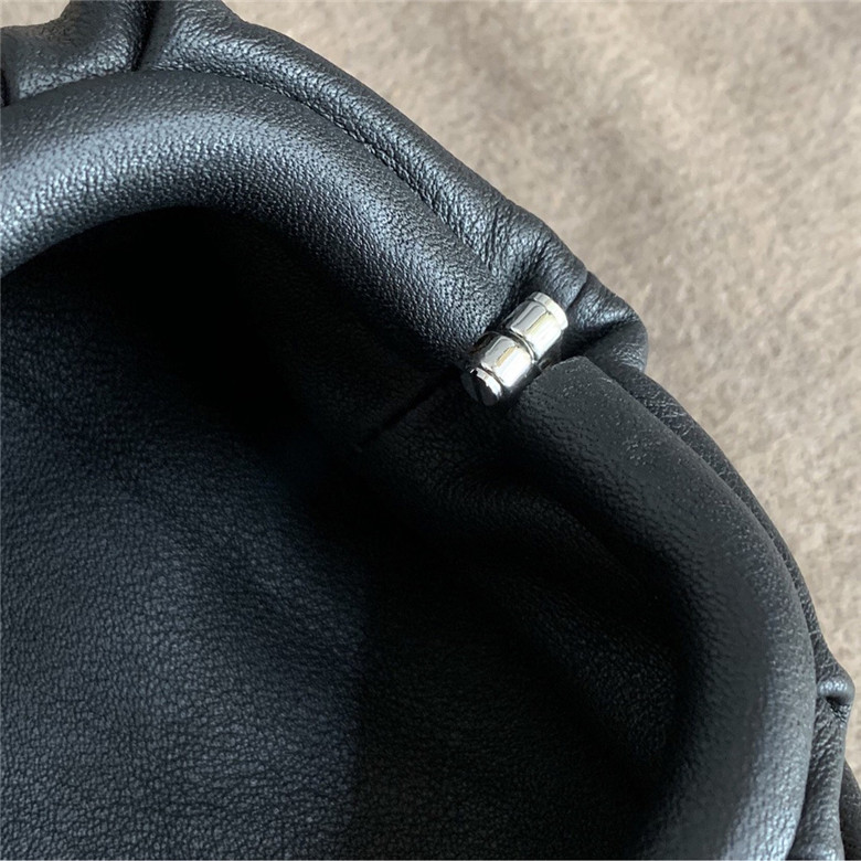 Bottega Veneta 보테가베네타 버터카프 미니 파우치백  585855-1 신상