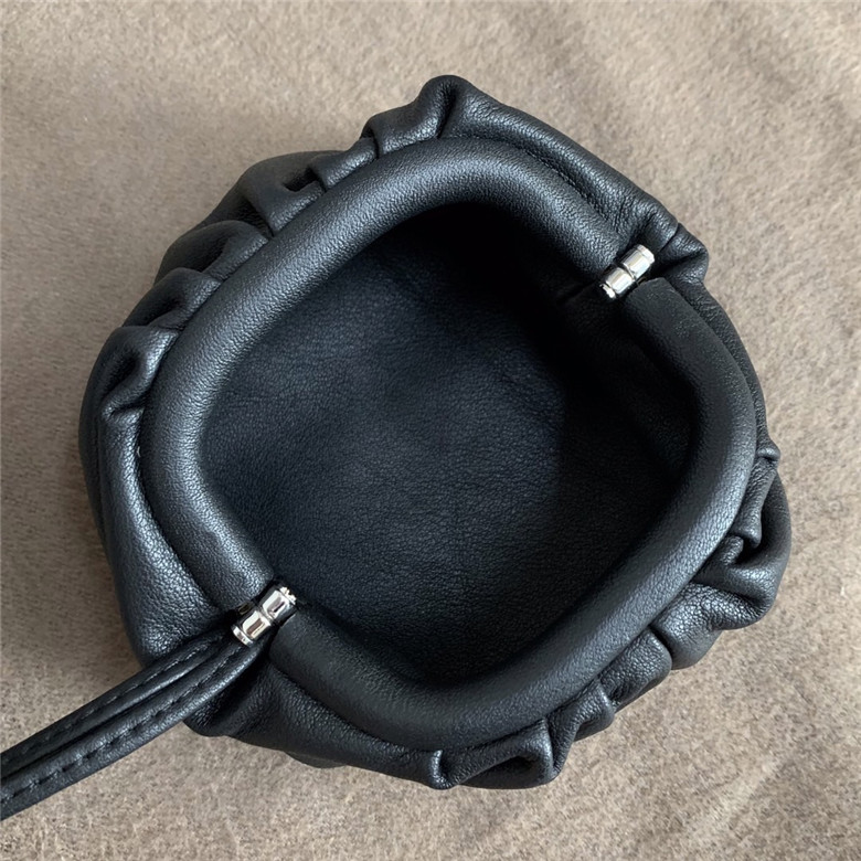 Bottega Veneta 보테가베네타 버터카프 미니 파우치백  585855-1 신상