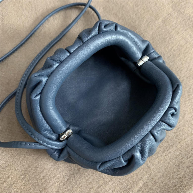 보테가베네타 버터카프 미니 파우치백  585855-4 신상