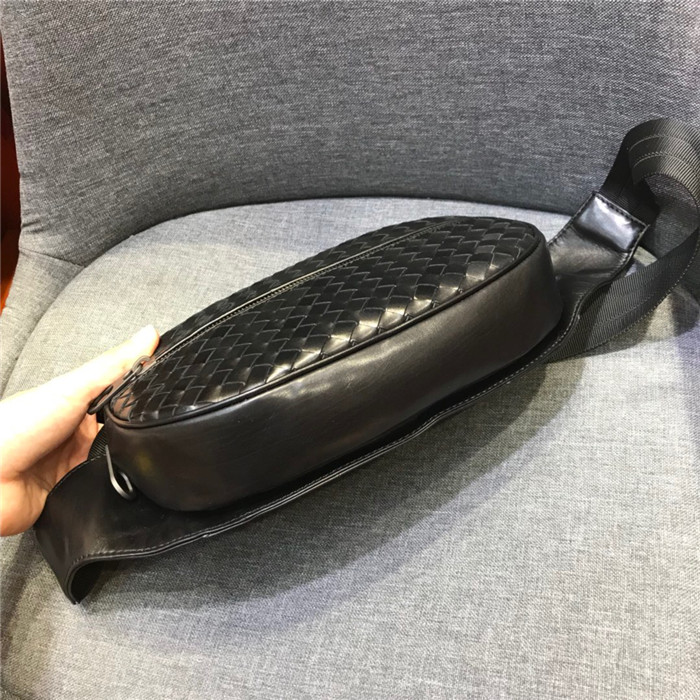 보테가 베네타 힙색 BV22332 신상