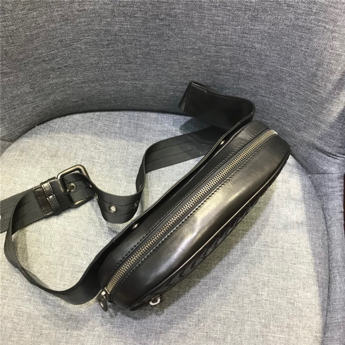 보테가 베네타 힙색 BV22332 신상