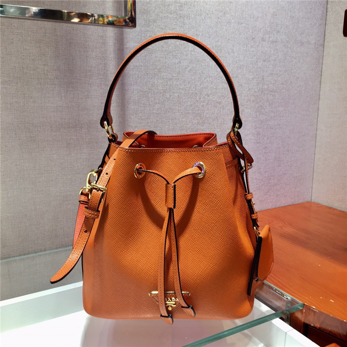  PRADA 프라다 사피아노 버킷백 1BZ032-1 신상