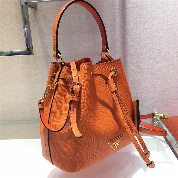  PRADA 프라다 사피아노 버킷백 1BZ032-1 신상