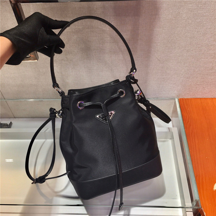  PRADA 프라다 익스클루시브 나일론.버킷백 1BE055 신상