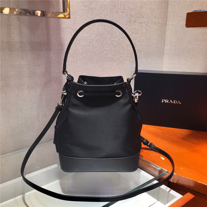  PRADA 프라다 익스클루시브 나일론.버킷백 1BE055 신상