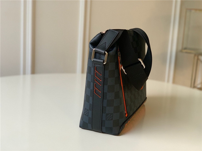 Louis Vuitton 루이비통 디스커버리 메신저백 N40159