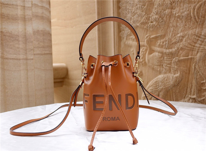  Fendi 펜디 몬트레조 레더 미니 버킷백 F2842-2 신상