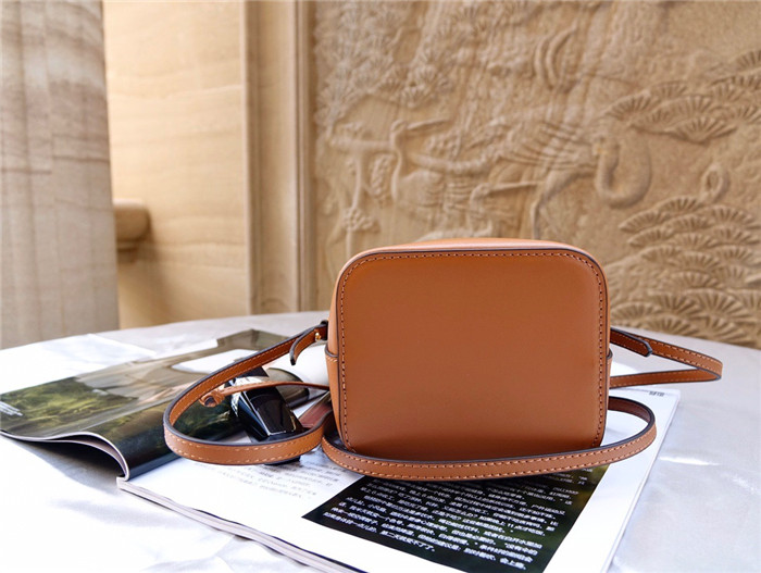  Fendi 펜디 몬트레조 레더 미니 버킷백 F2842-2 신상