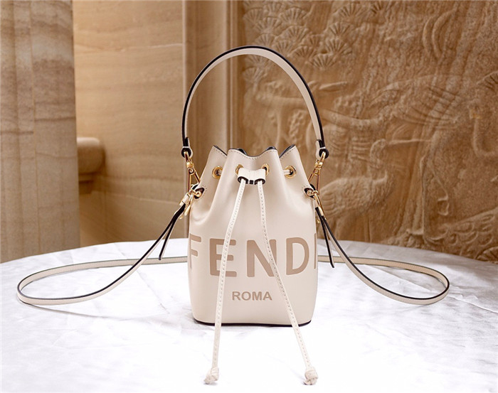 Fendi 펜디 몬트레조 레더 미니 버킷백 F2842-2 신상