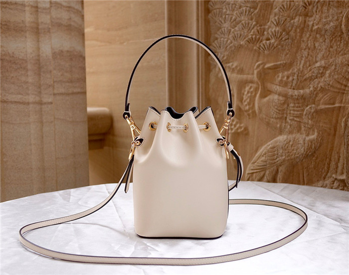  Fendi 펜디 몬트레조 레더 미니 버킷백 F2842-2 신상