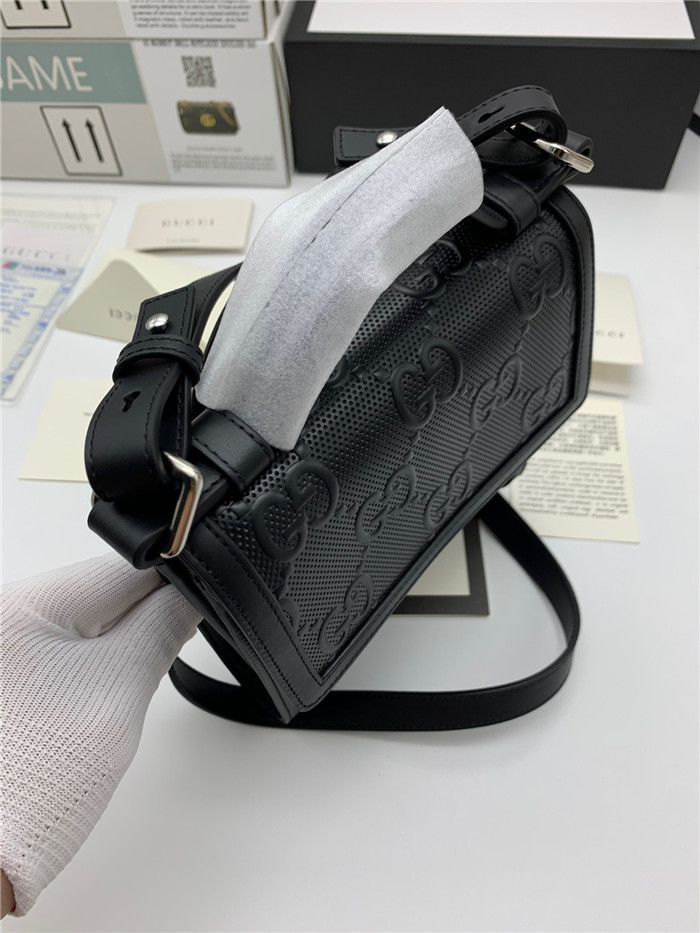 Gucci 구찌 블랙 GG 엠보스 메신저백 625782 2020/신상