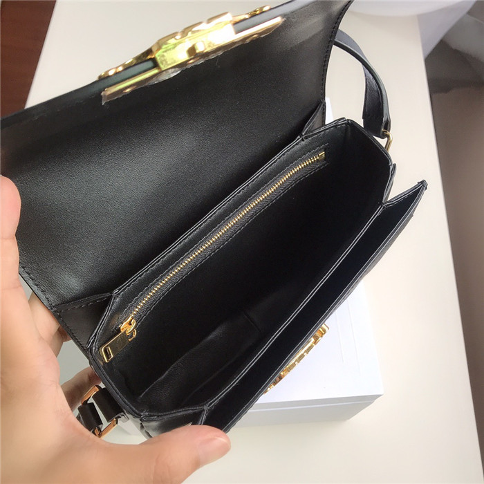 Celine 셀린느 트리옴페 숄더백 C60299 2020/신상