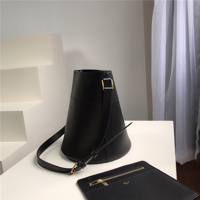 Celine 셀린느 메일론 트리오페 버킷백 C145558-3 2020/신상
