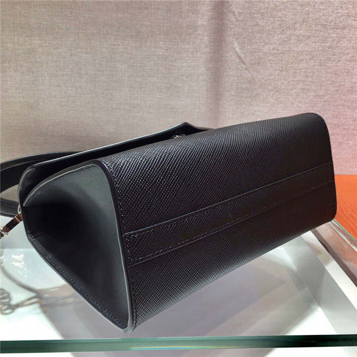 Prada 프라다 모노크롬 사피아노 가죽백
