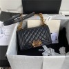 CHANEL 샤넬 리보이백 20CM AS10801 2020/신상