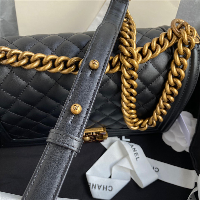 CHANEL 샤넬 리보이백 25CM AS10802 2020/신상