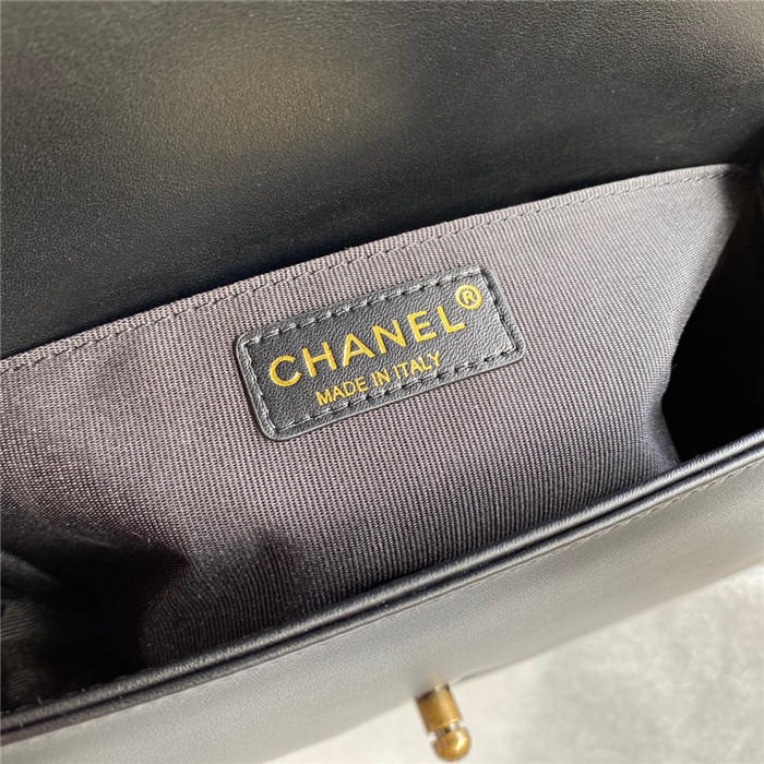 CHANEL 샤넬 리보이백 25CM AS10802 2020/신상