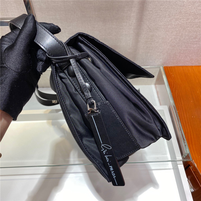 PRADA 프라다 나일론 메신져백 1BD255 2020/신상