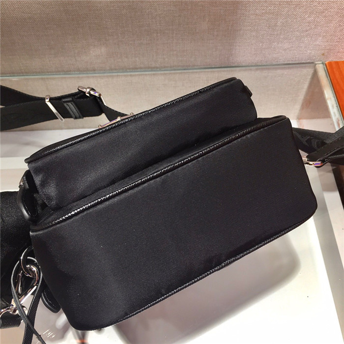 PRADA 프라다 미니 카메라백 1BH017