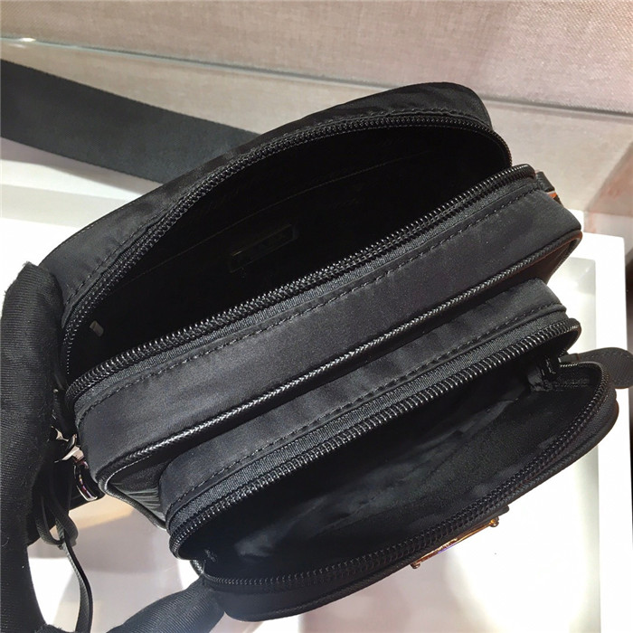 PRADA 프라다 미니 카메라백 1BH017