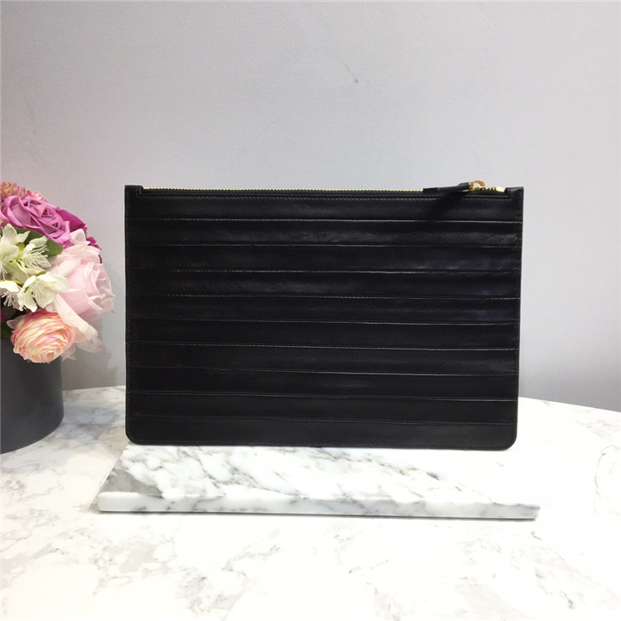 Valentino   발렌티노 클러치 30CM V210301