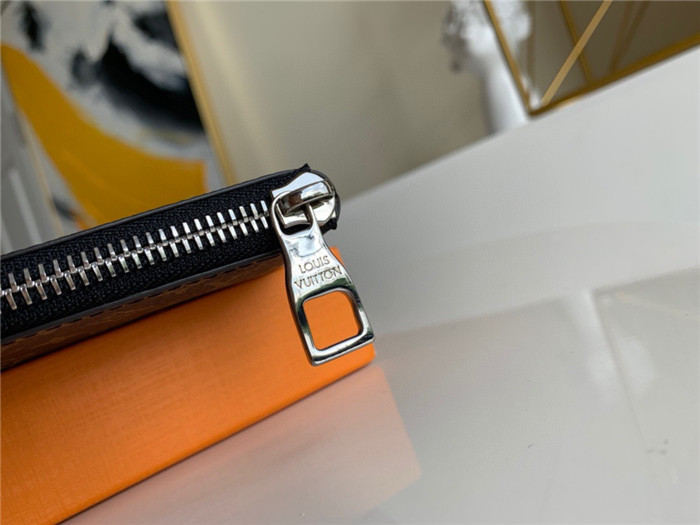 Louis Vuitton 루이비통 A4 멀티포켓 클러치백 M69690 2020/신상